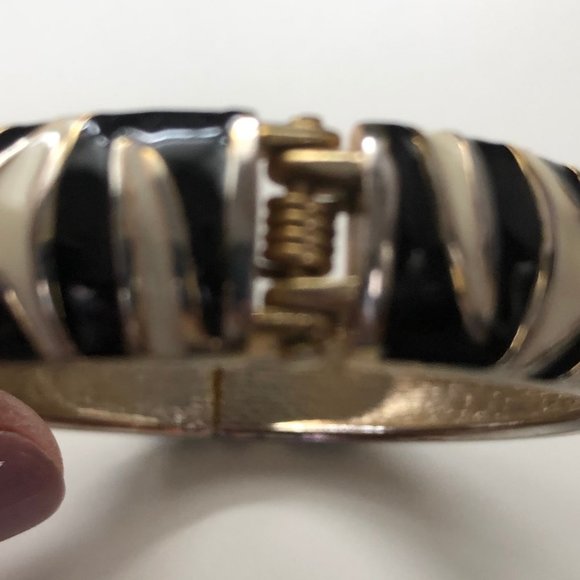 KJL original Black White Gold Tiger Print Bangle - Picture 6 of 10